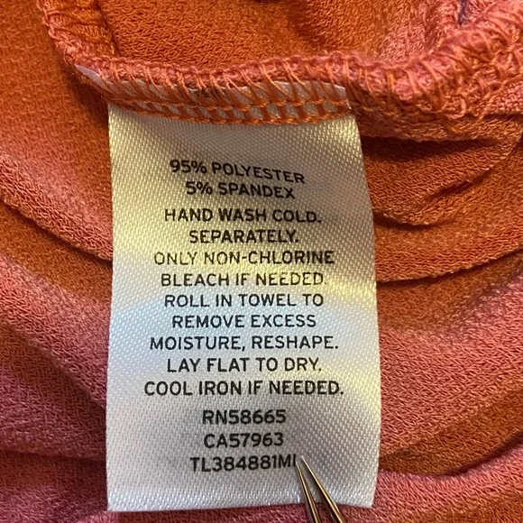 Leith Women's Red Baroque Twist Front Top Size Small NWT Nordstrom - Picture 7 of 9